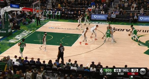 1659239291817096384.gif 6.gif